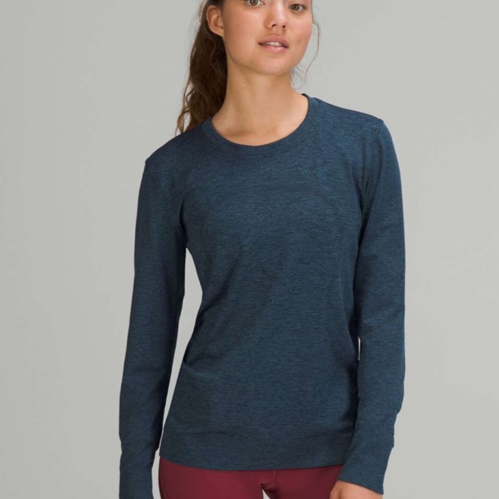 Lululemon Swiftly Tech Relaxed Long Sleeve Size 6 Navy